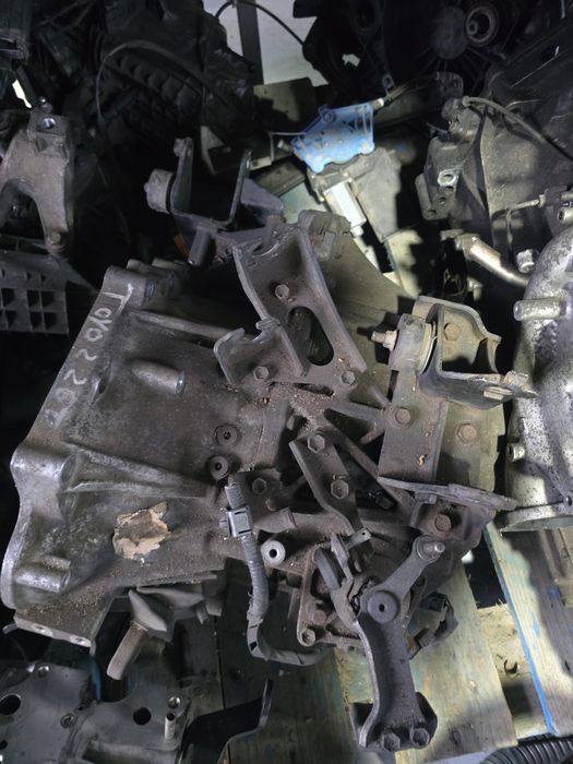 Cute de viteze toyota avensis 2.2 150 cai manuala 6 trepte