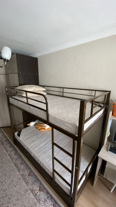 Двухярусная кровать.