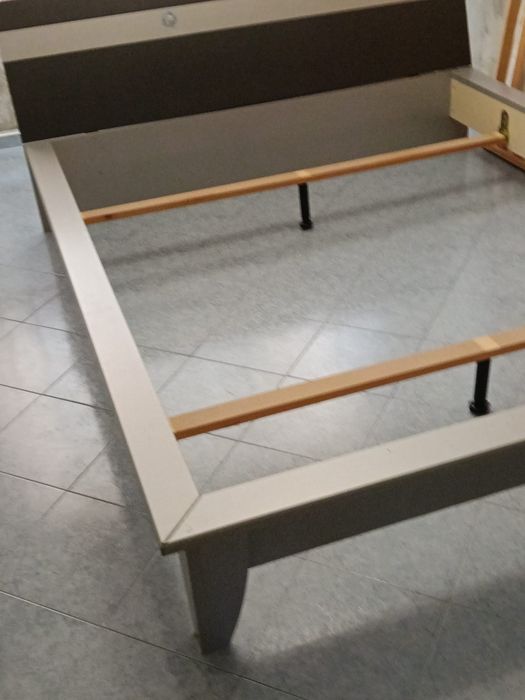 Продавам спешно спалня 180/210 ,подматрачна рамка 160/200.В спалнята има още много живот.Ще бъде разглобена .Взимане само от място.Гр София