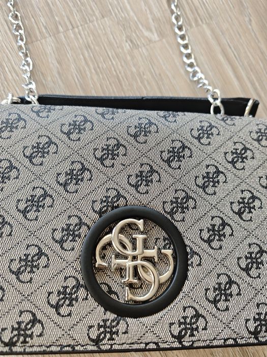 Дамска чанта Guess
