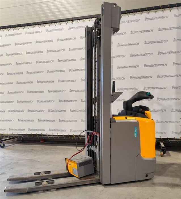Jungheinrich ERC 212 Transpalet electric cu catarg Jungheinrich ERC 212, capacitate 1200 kg