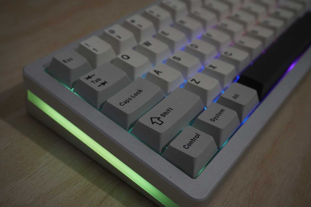 65% Безжична механична клавиатура Yunzii AL66 Изцяло метална Knob RGB