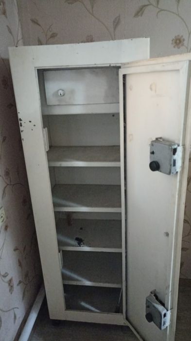 Продаю сейф б/у огнеупорный