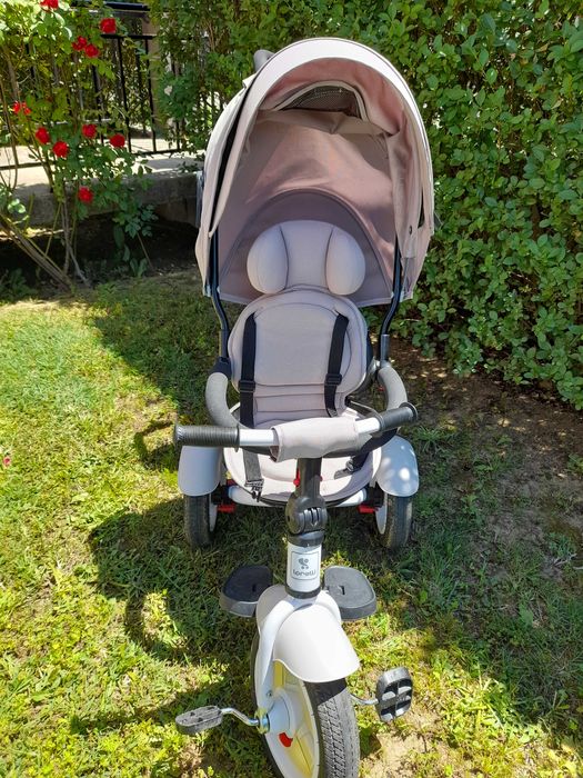 Триколка със сенник и въртяща се седалка има и легнало положение