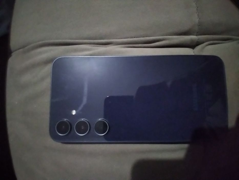 Samsung A35 в хорошем состоянии