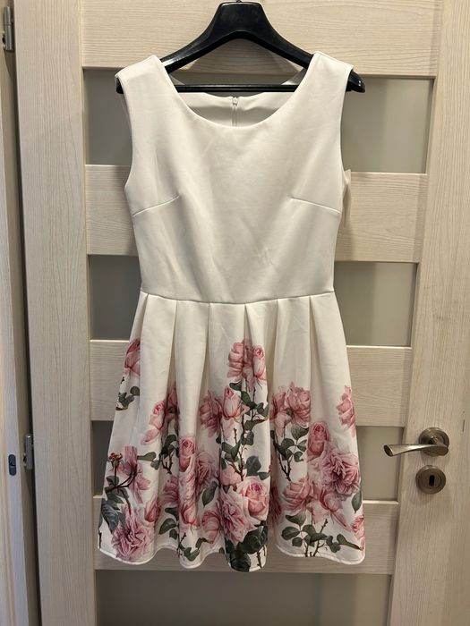 Нова италианска рокля с етикет Moda Italia - на рози