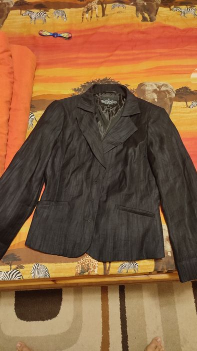 Супер запазено дамско сако