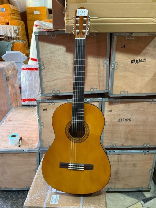 Гитара Yamaha C40   (101)