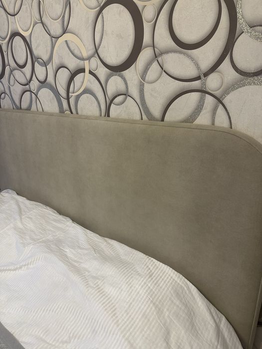 Двуспальная кровать