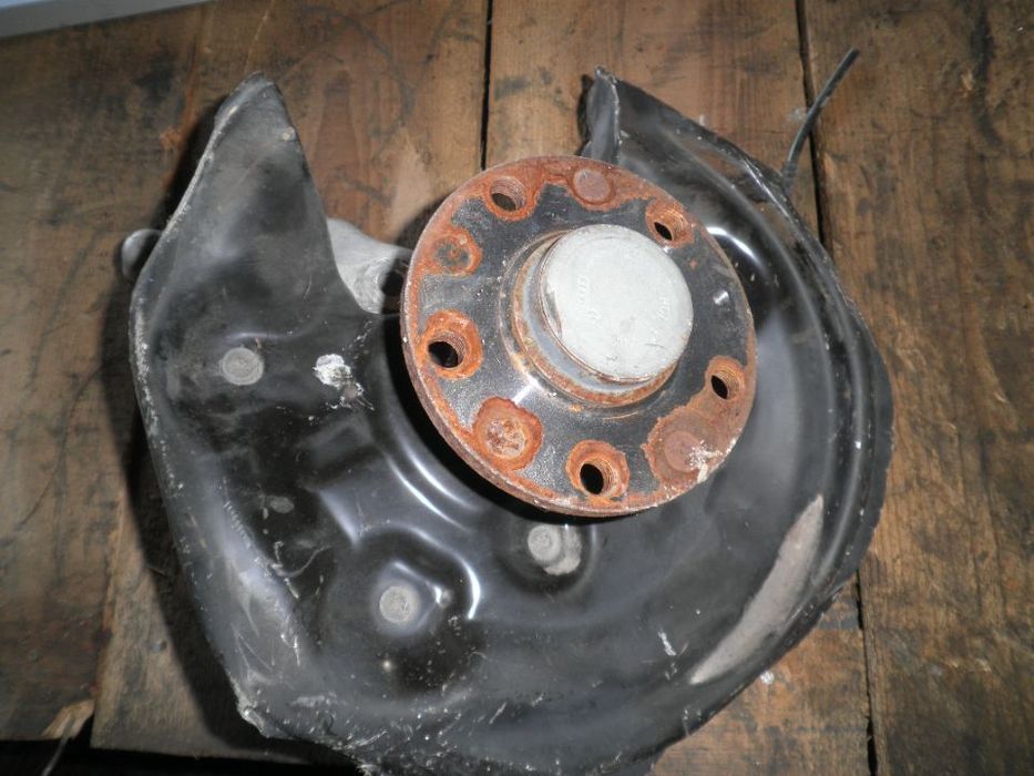 fuzeta stanga spate vw passat b7 3c0501249