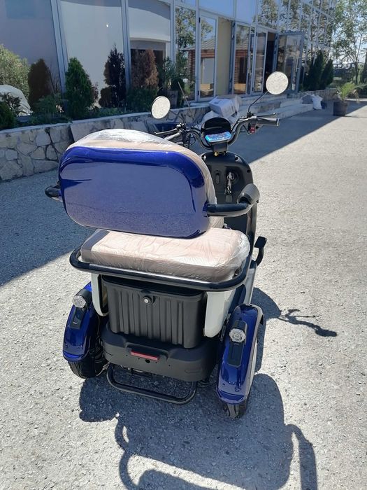 Електрическа триколка Vespa