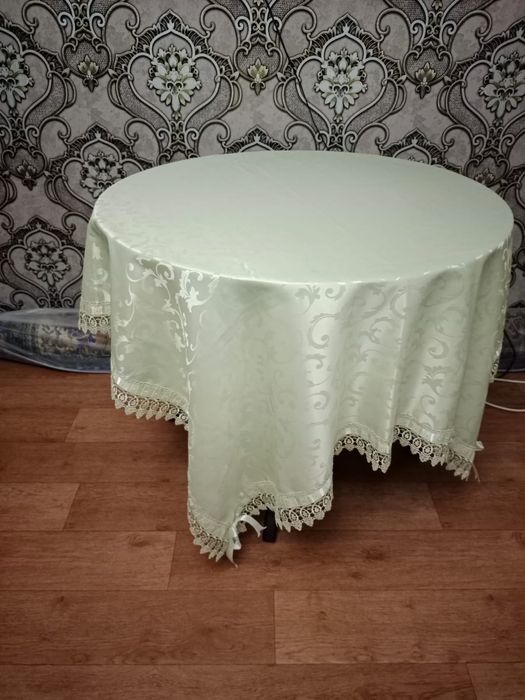 Продаю  скатерть шелк