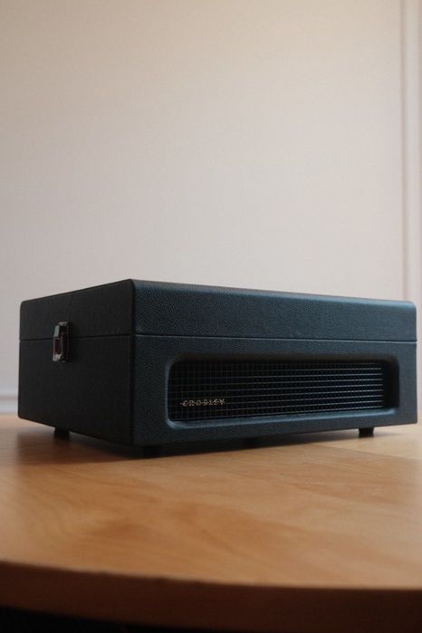 Crosley Voyager CR8017B Портативен Грамофон - За Ремонт