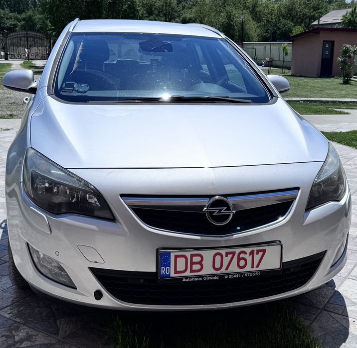 Opel Astra Tourer 2011