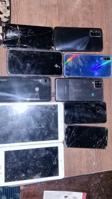 Telefoane pentru piese