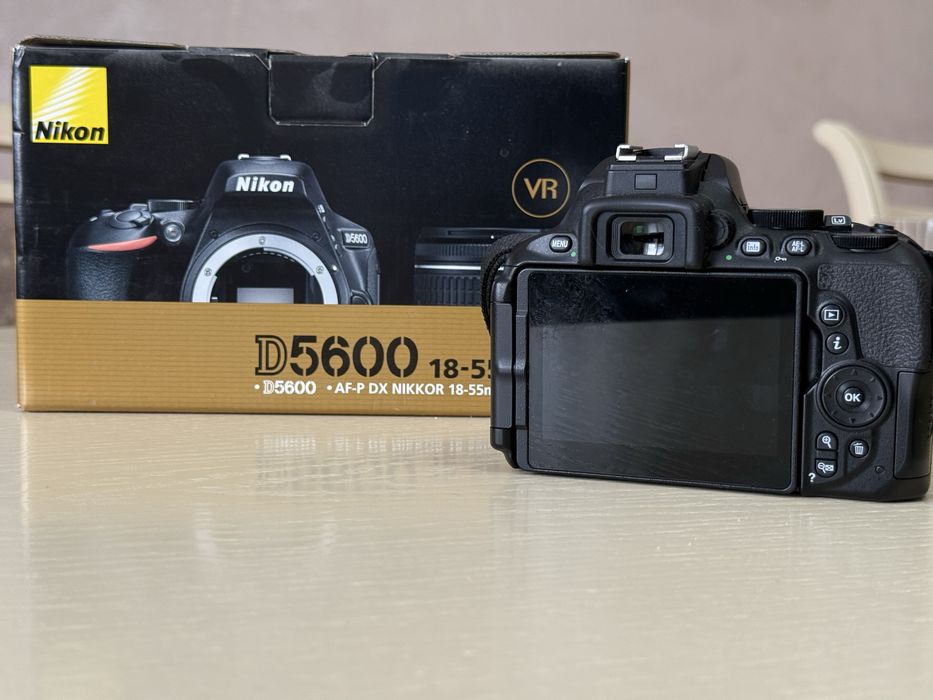 Nikon D5600 + 3 obiective