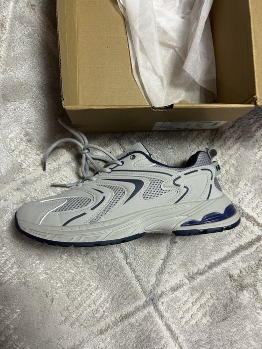 Продам новые кроссовки