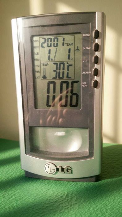 Часы с термометром