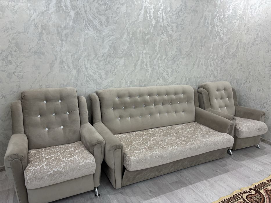 Продам диван с креслами