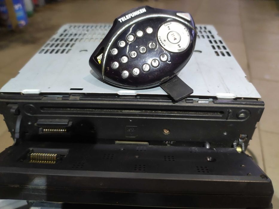 Авто CD-та с падащи панели.