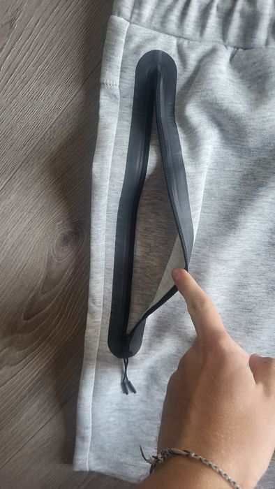 Pantaloni Nike Tech gri originali