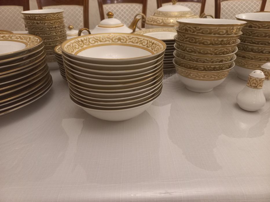 Продам чайно-столовый сервиз