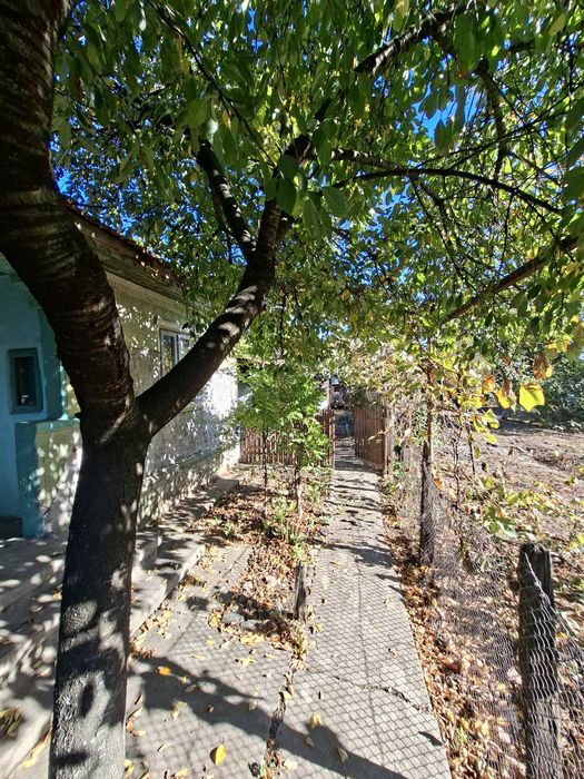 Casă bătrânească + teren de vânzare sat Cioceni, jud. Prahova