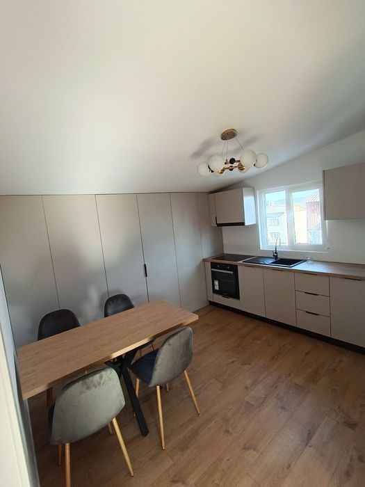 Vând apartament 3 camere lângă Dacia