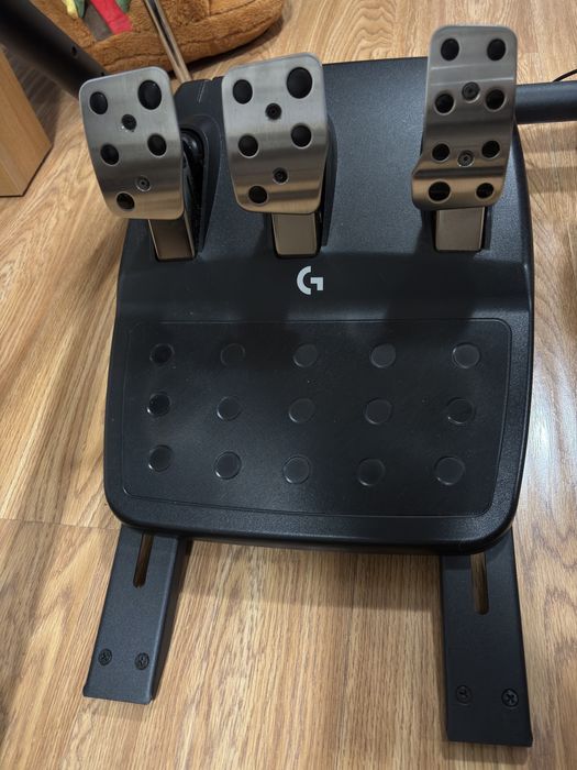 Logitech G923 Xbox + шифтър. Стойка отделно