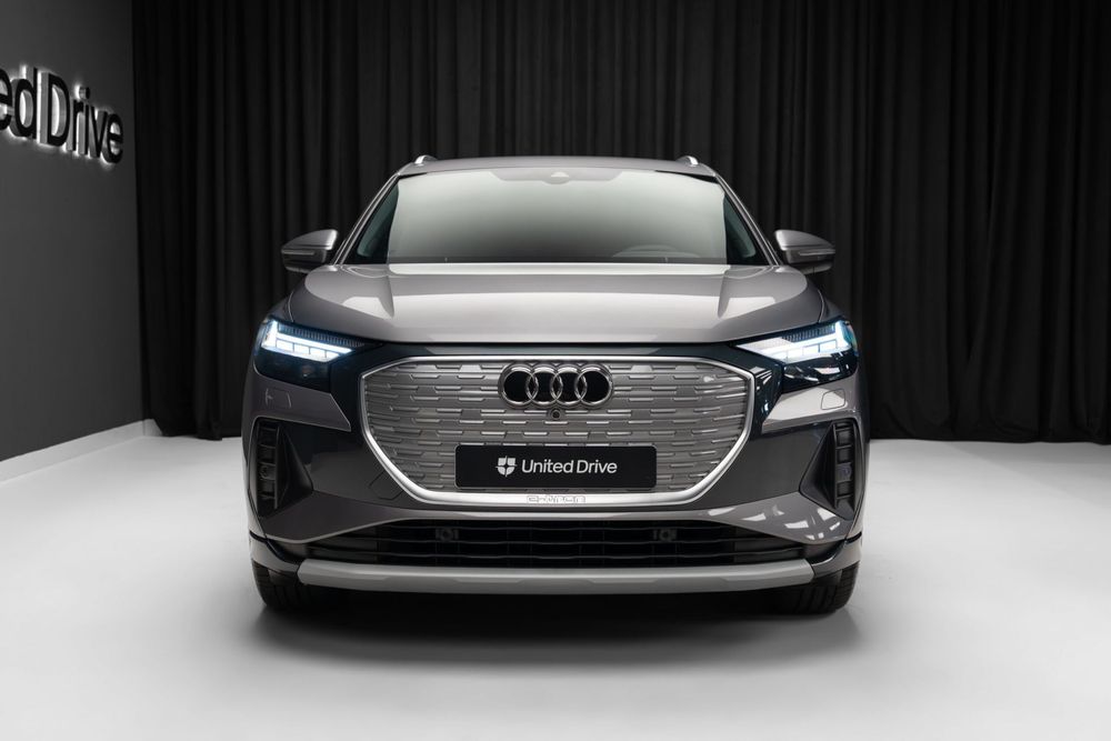 Audi Q4 e-tron Audi Q4 45 e-tron