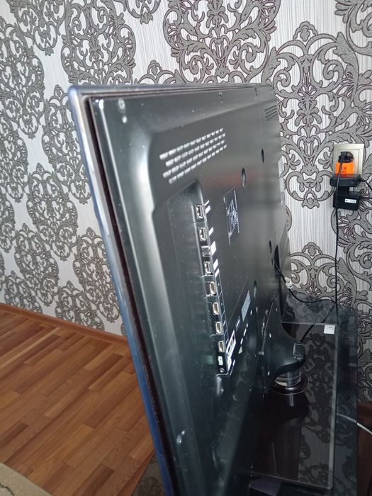 Продам телевизор на запчасти Samsung