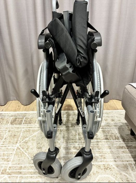 Продам инвалидную коляску