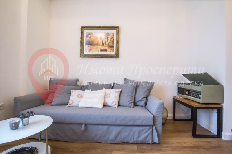 Дава се под наем Тристаен апартамент в София, Център - 90 кв.м за 1130 € - Снимка #3