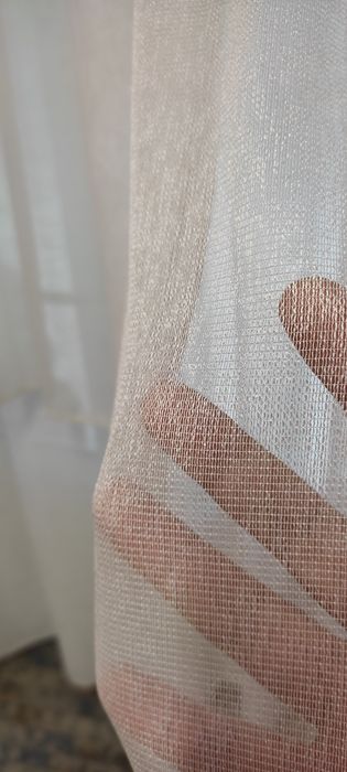 Нежно перде от уникален плат,идеално за скриване на трегер