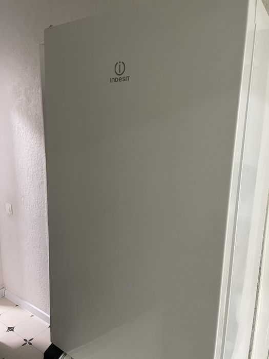 Indesit холодильник