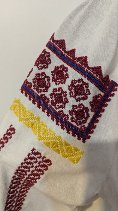 Ie tradițională  lucrata manual