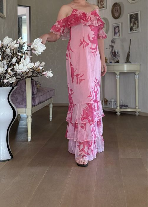 Елегантна рокля Guess