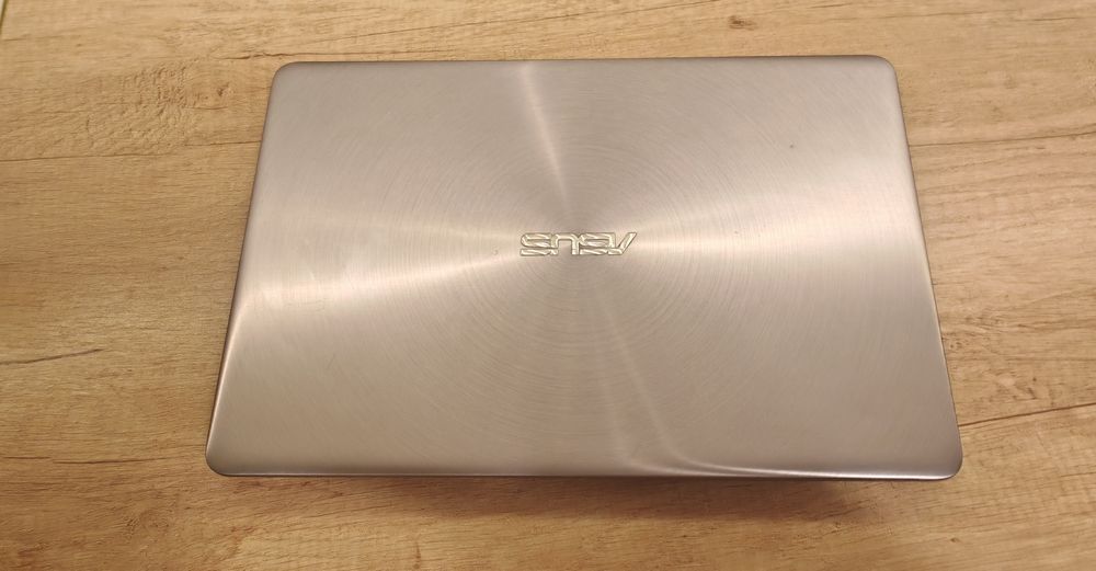 Laptop ASUS ZenBook i5 / 8GB RAM / SSD 256GB – subțire și rapid