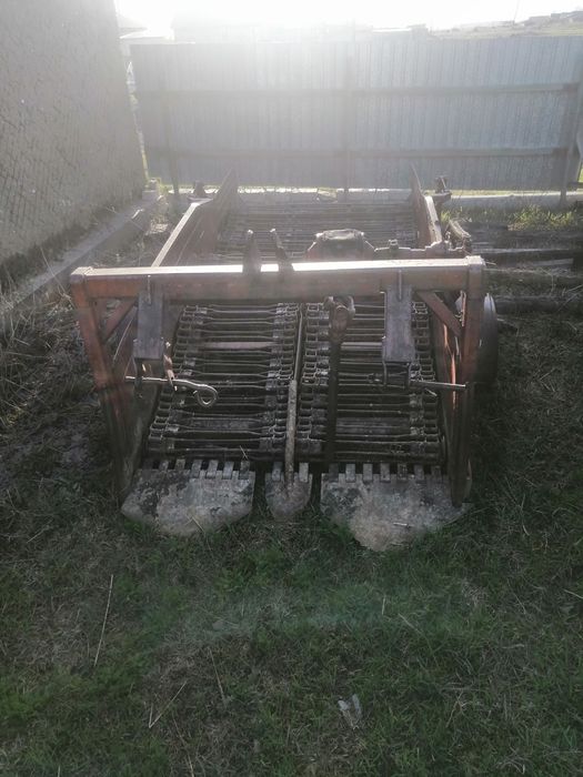 Продам  картофелекопалку.