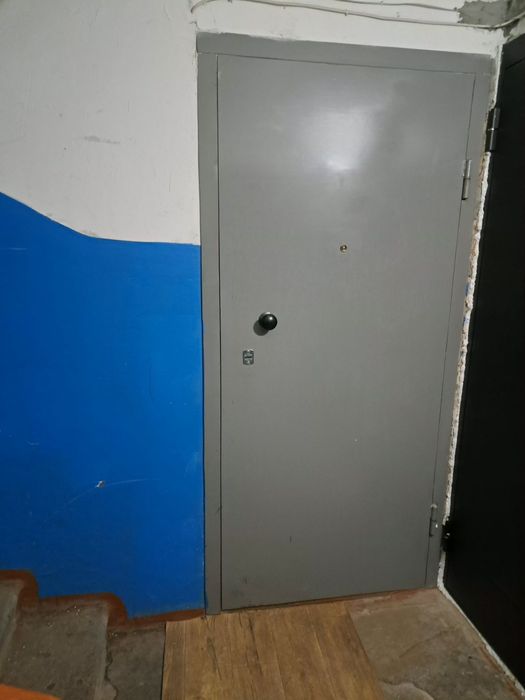 Дверь входная б/у