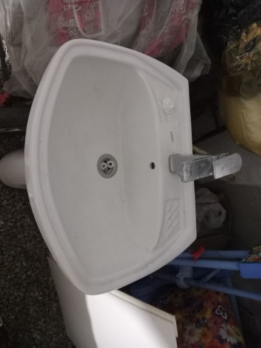 Раковина керамическая