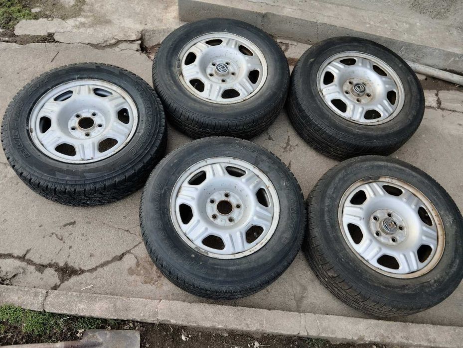 Джанти с гуми  за хонда црв 215 65 16