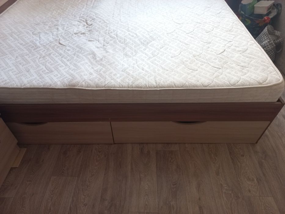 Продам двуспальнию кровать