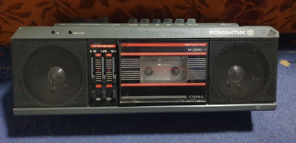 Продам старый магнитофон не рабочий