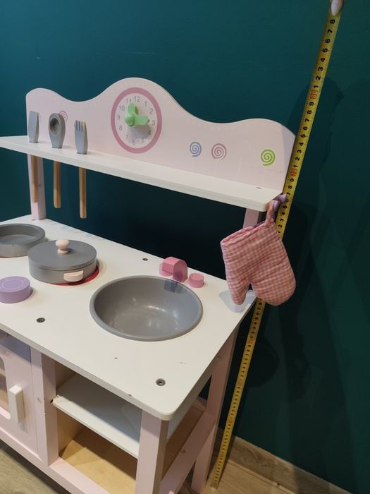 Дървена кухня розова