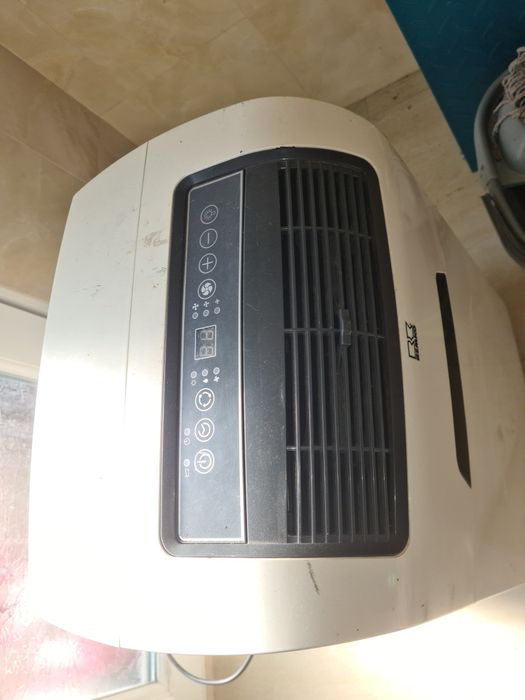 Aer condiționat Remco cu tub aerisire exterioară.