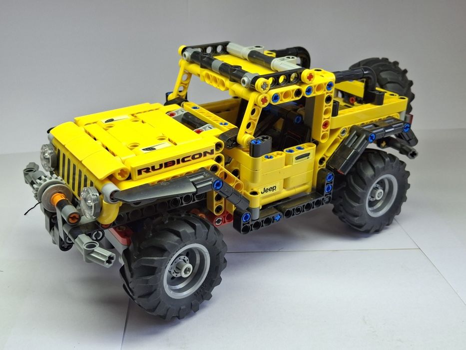LEGO Technic Jeep Wrangler Rubicon 42122 (оригинал)

Продам оригиналь