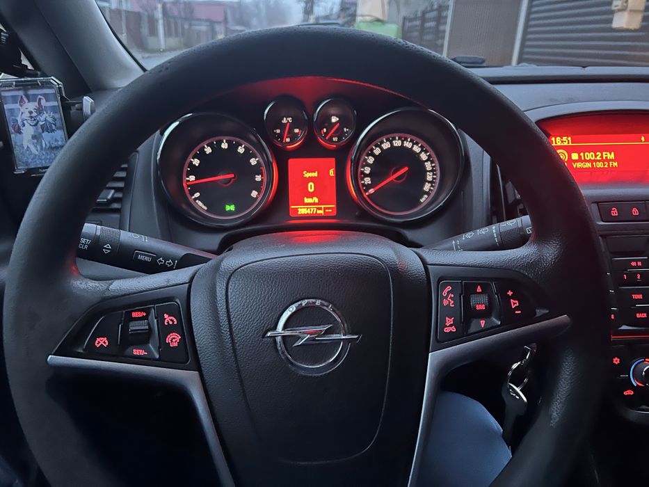 Opel astra j. 2014 benzina +gpl