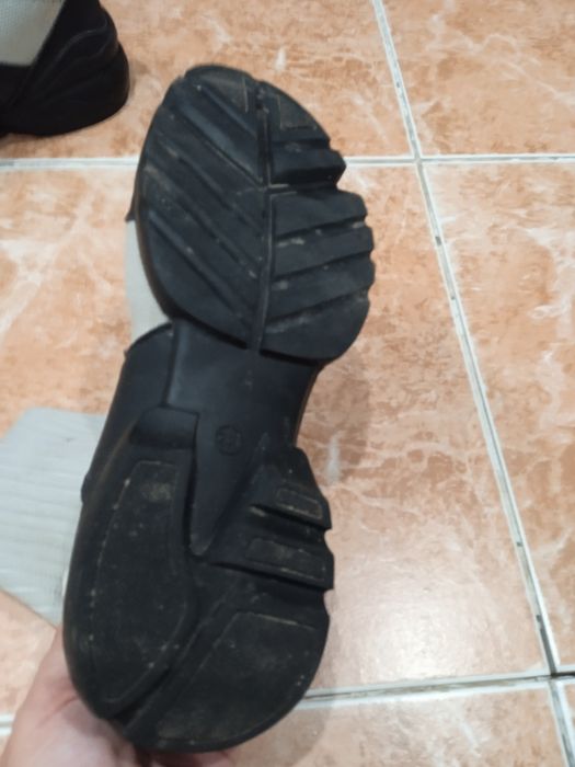 Продам кроссовки носки