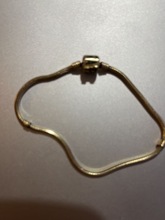 Bratara aur tip Pandora